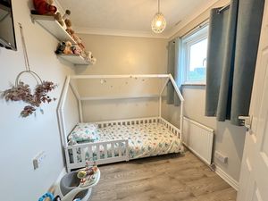 Cartlodge Avenue- click for photo gallery